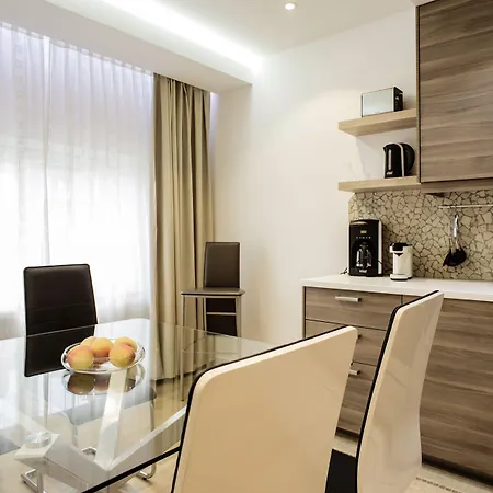 The Queen Luxury - Liberty