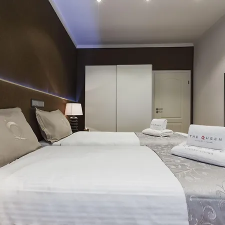 The Queen Luxury - Liberty Daire *