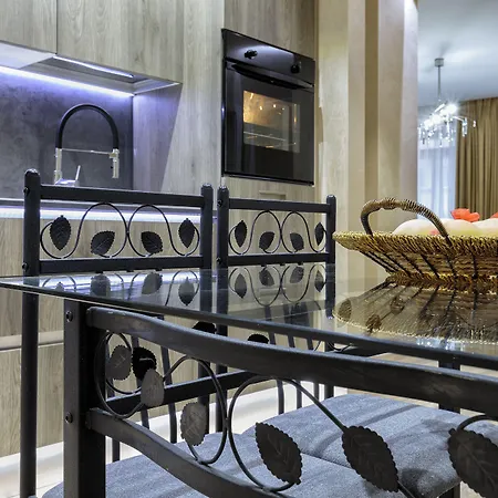 The Queen Luxury - Liberty *