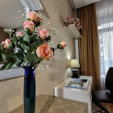 The Queen Luxury - Liberty * Luxemburg