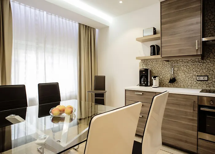 The Queen Luxury - Liberty