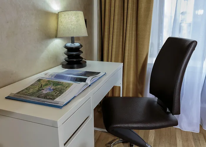 The Queen Luxury - Liberty