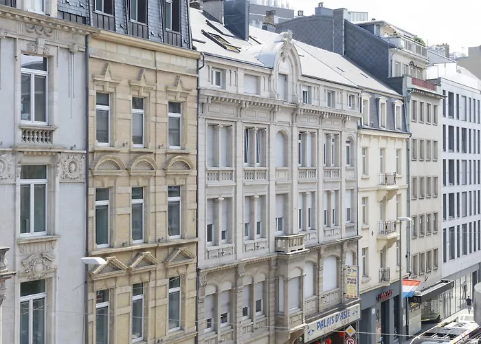 The Queen Luxury - Liberty