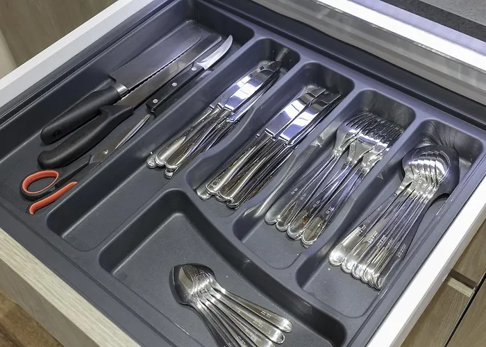 The Queen Luxury - Liberty