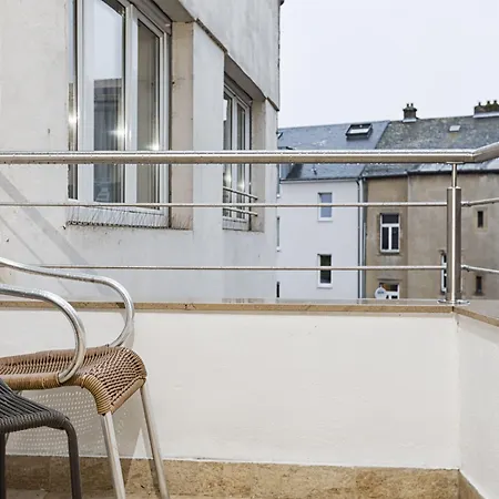 ザ クイーン ラグジュアリー リバティ アパート *