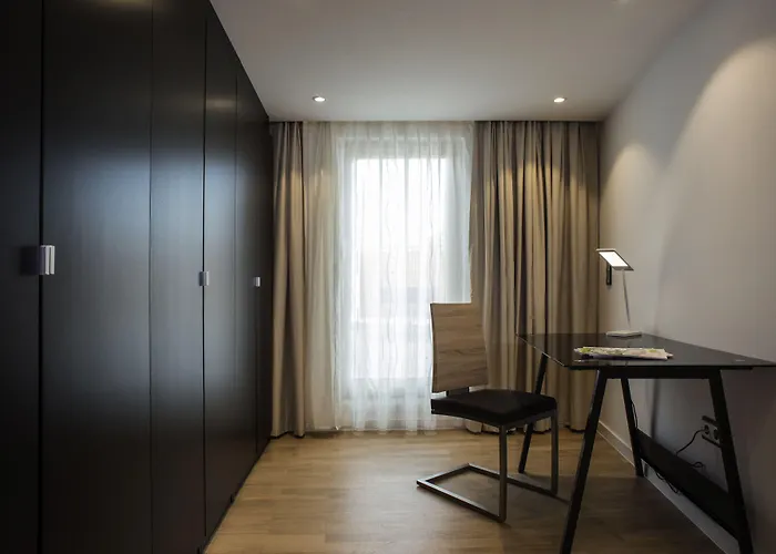 女王豪华公寓 - 自由别墅 *