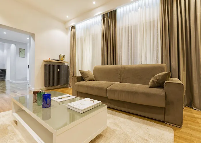 女王豪华公寓 - 自由别墅 *